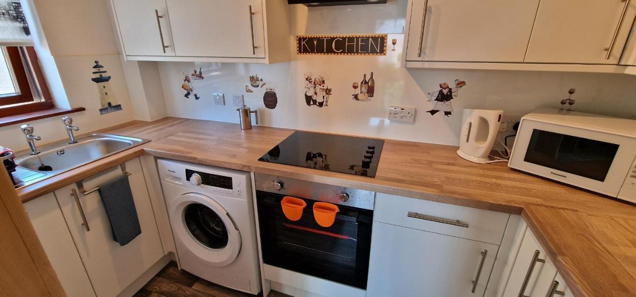Colin Young Place Nairn Extérieur photo