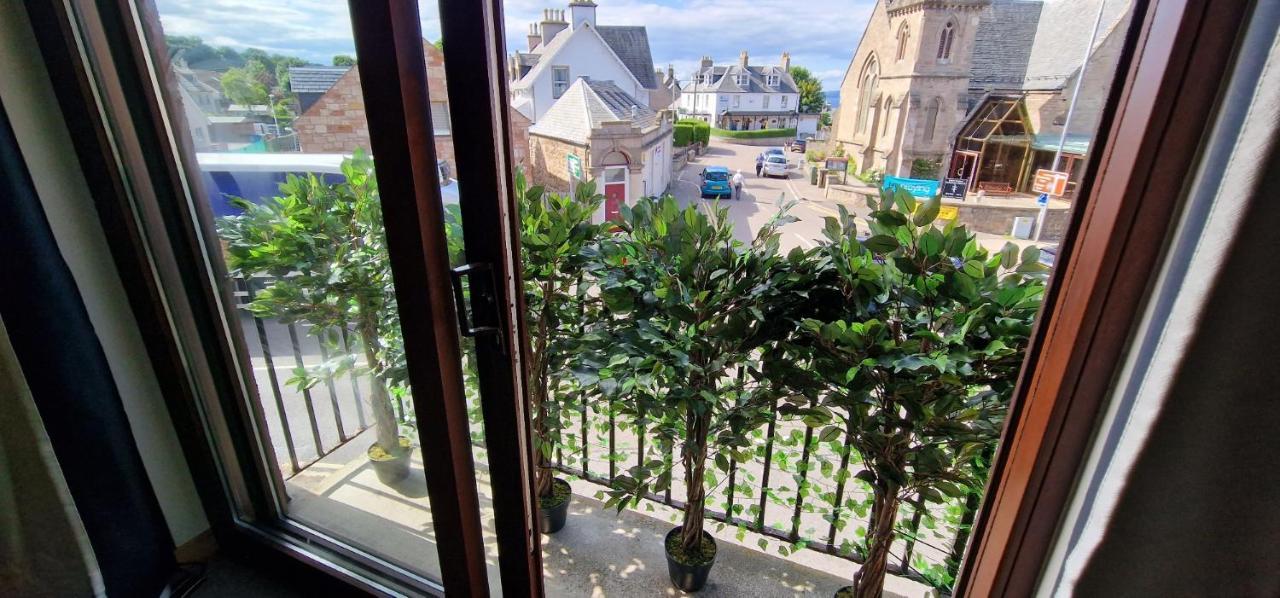 Colin Young Place Nairn Extérieur photo