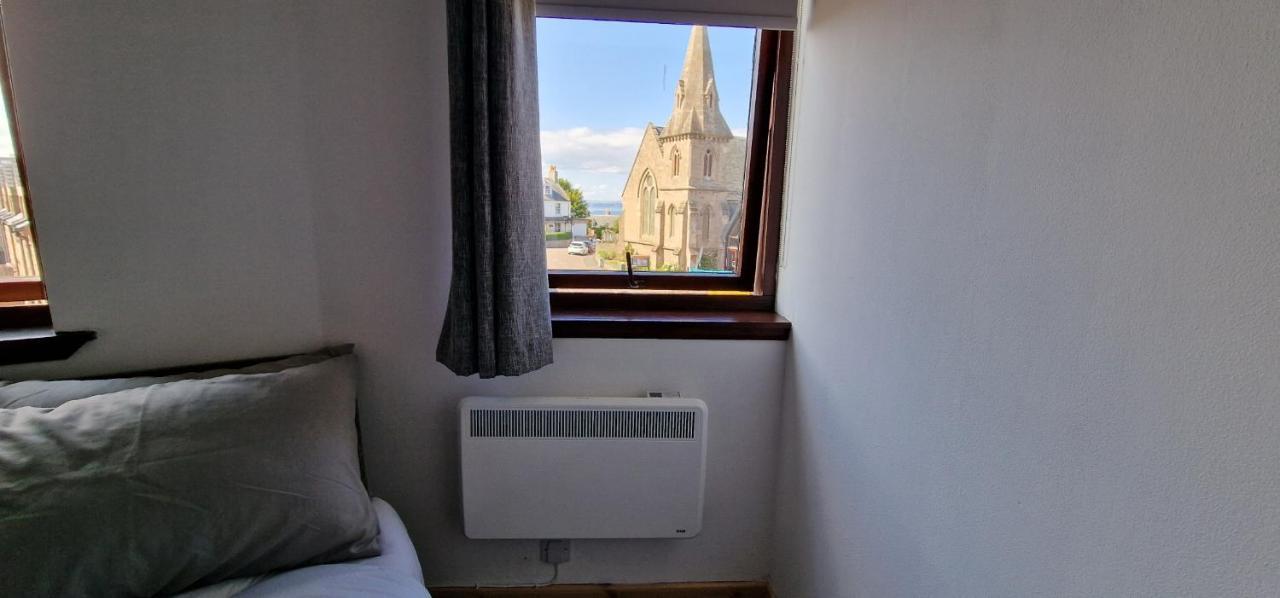 Colin Young Place Nairn Extérieur photo