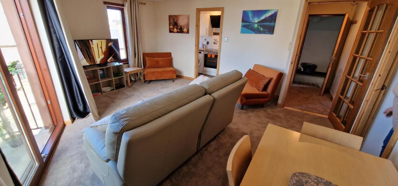 Colin Young Place Nairn Extérieur photo