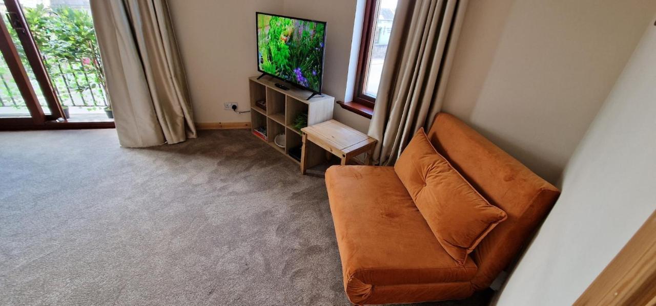 Colin Young Place Nairn Extérieur photo